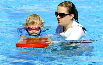 swimming-286211_1920